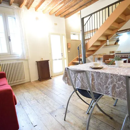 La Casa Nel Borgo. 아파트 샌피에트로인카살리
